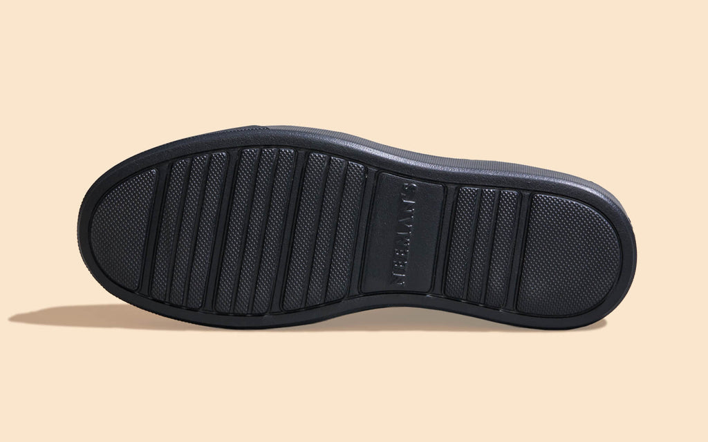 Pure Motion Sneakers : Black